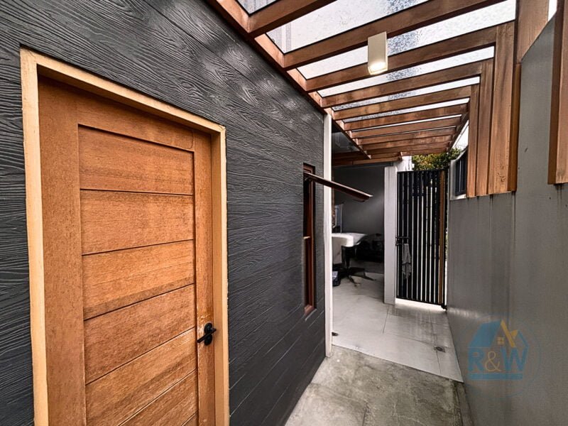 Stunning 3-Storey House & Lot for Sale