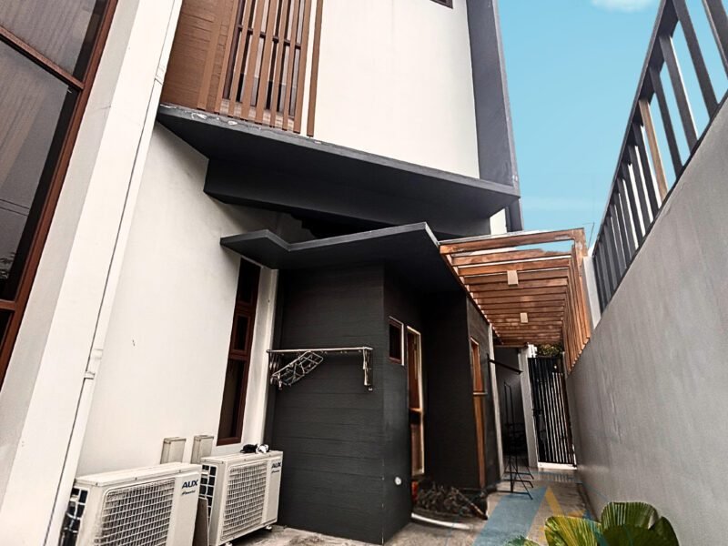 Stunning 3-Storey House & Lot for Sale