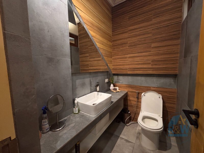Stunning 3-Storey House & Lot for Sale