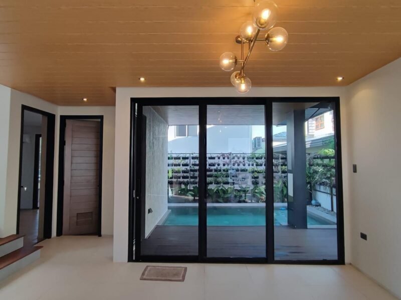 Sleek Industrial Abode Casa Industria Near Marquee