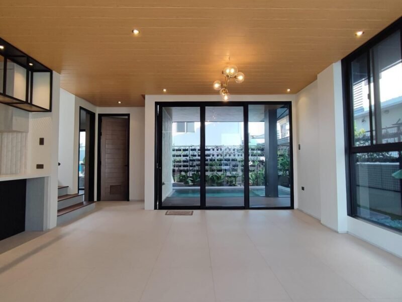 Sleek Industrial Abode Casa Industria Near Marquee