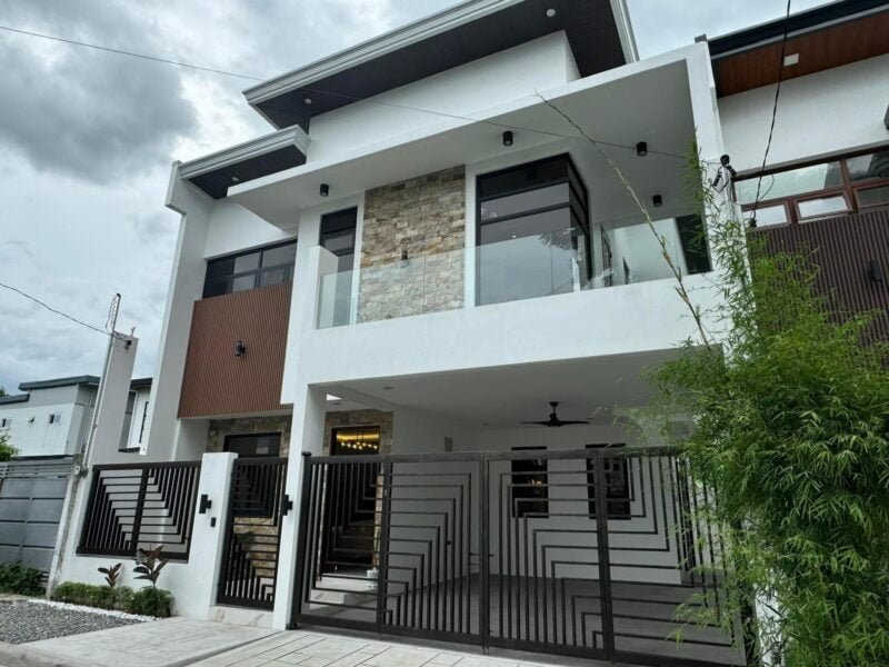 Brand-New Modern House for Sale near Airport