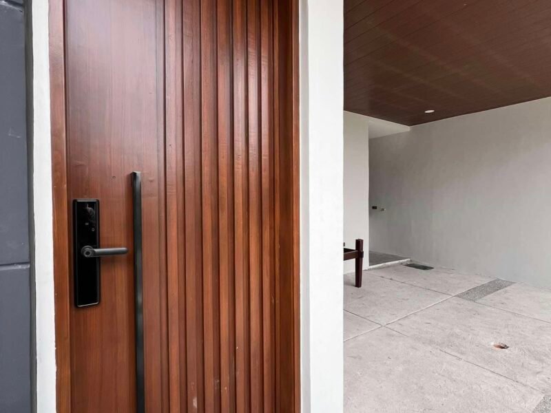 Luxury 2-Storey House with Pool for Sale Near Clark Freeport Zone