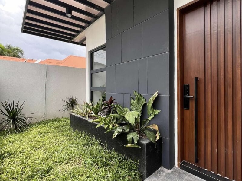 Luxury 2-Storey House with Pool for Sale Near Clark Freeport Zone