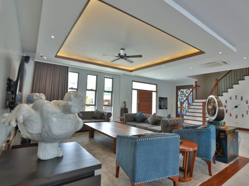 Exquisite 868 sqm Mansion Near Clark Freeport Zone