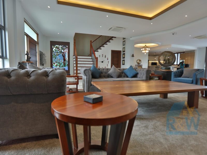 Exquisite 868 sqm Mansion Near Clark Freeport Zone