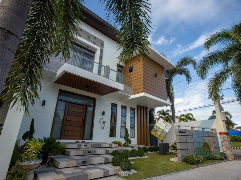 Exquisite 868 sqm Mansion Near Clark Freeport Zone