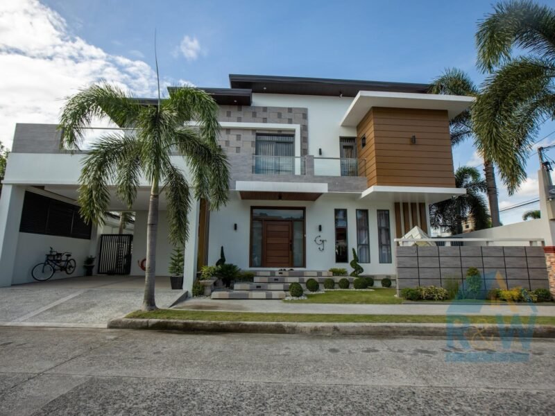 Exquisite 868 sqm Mansion Near Clark Freeport Zone