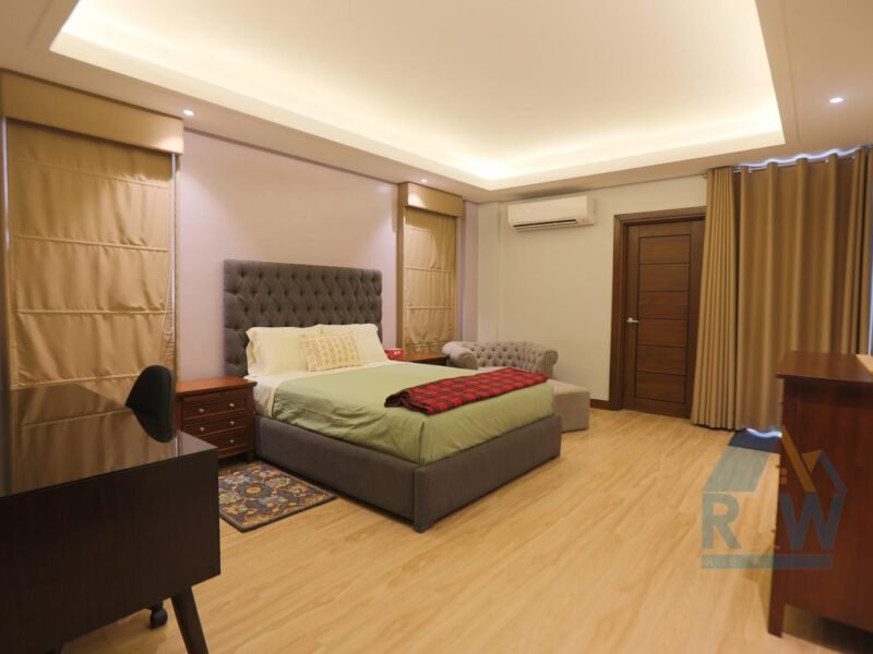 Exquisite 868 sqm Mansion Near Clark Freeport Zone