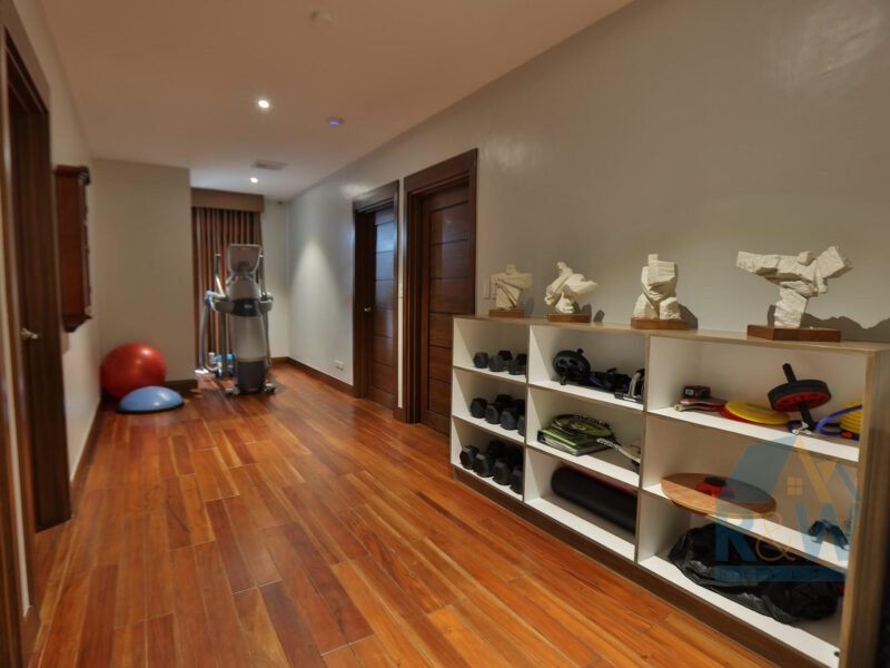 Exquisite 868 sqm Mansion Near Clark Freeport Zone