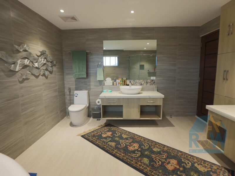 Exquisite 868 sqm Mansion Near Clark Freeport Zone