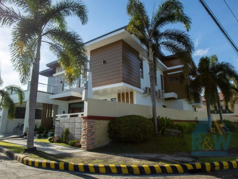 Exquisite 868 sqm Mansion Near Clark Freeport Zone