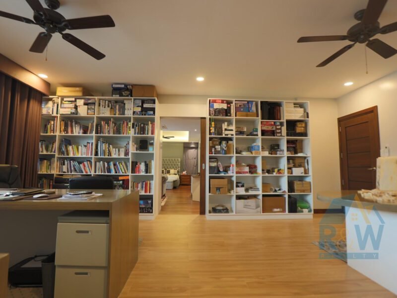 Exquisite 868 sqm Mansion Near Clark Freeport Zone