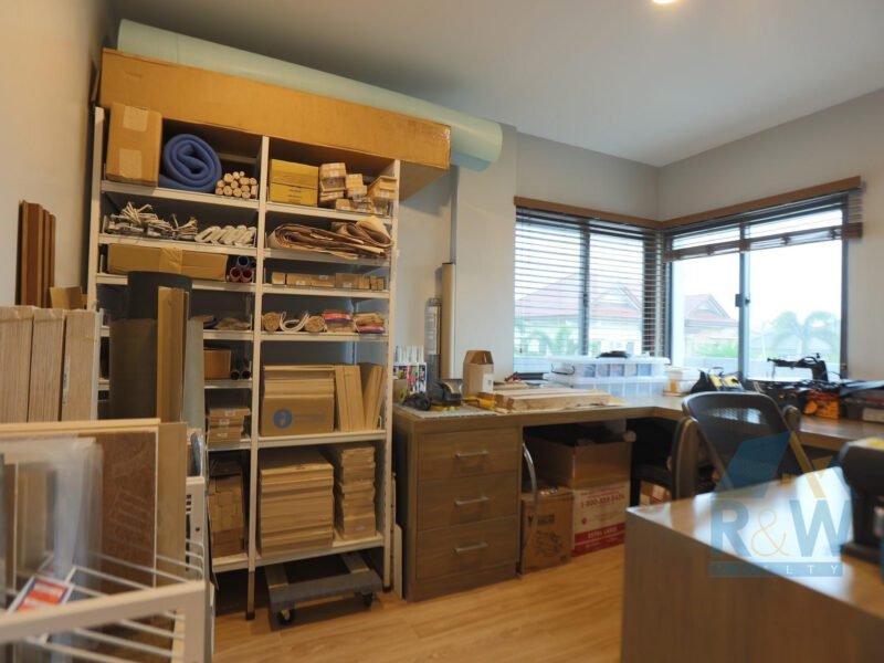 Exquisite 868 sqm Mansion Near Clark Freeport Zone