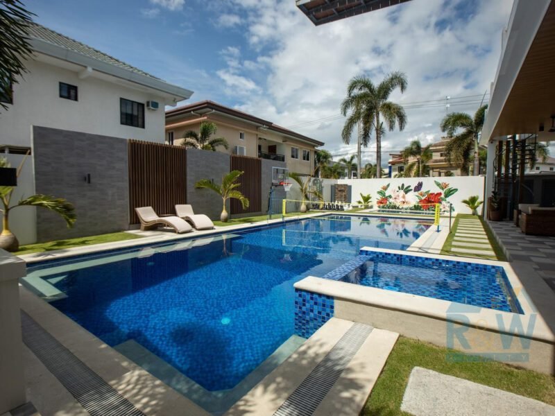 Exquisite 868 sqm Mansion Near Clark Freeport Zone