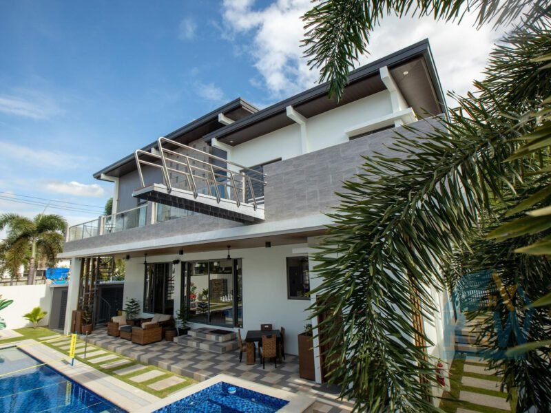 Exquisite 868 sqm Mansion Near Clark Freeport Zone