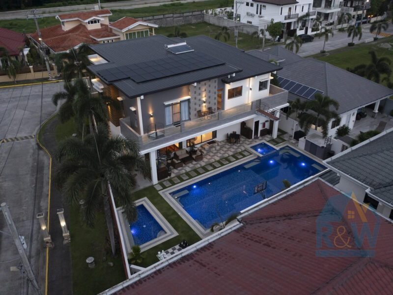 Exquisite 868 sqm Mansion Near Clark Freeport Zone
