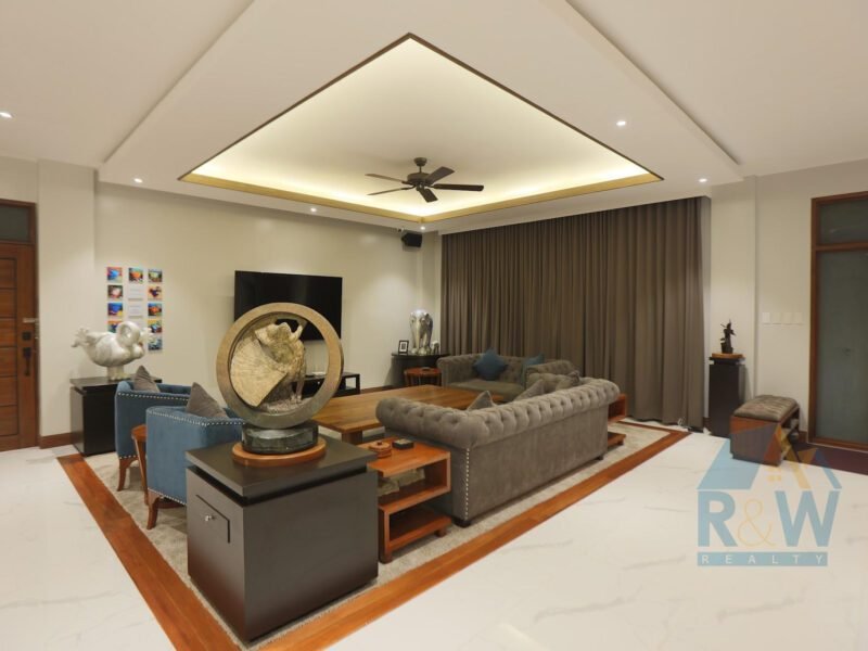 Exquisite 868 sqm Mansion Near Clark Freeport Zone