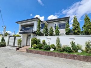 Two-Storey Modern Contemporary Fully Furnished House with Pool Two-Storey Modern Contemporary Fully Furnished House with Pool