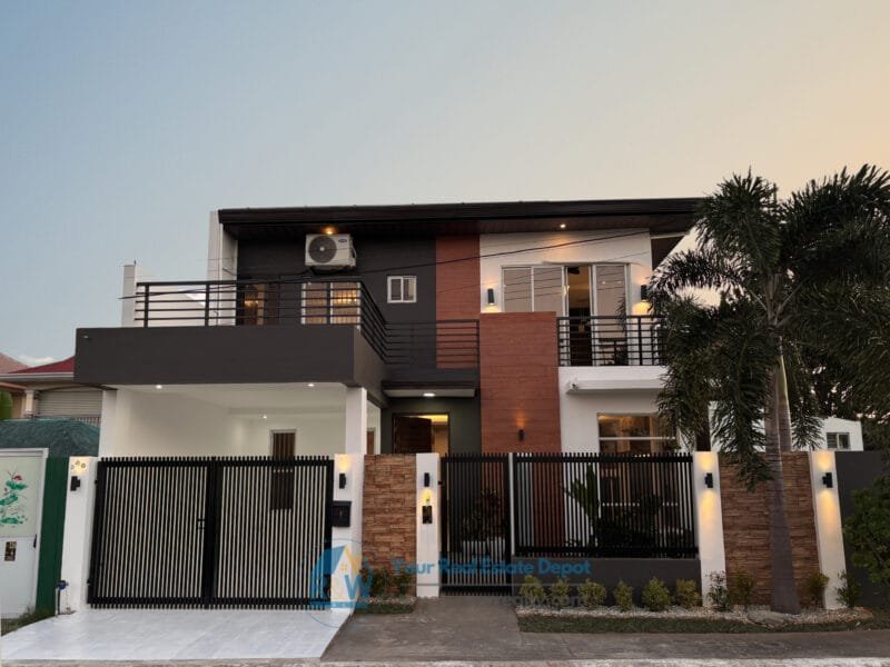 Pre-Owned Two-Storey House with Adjacent Lot for Sale in Angeles City | 4BR