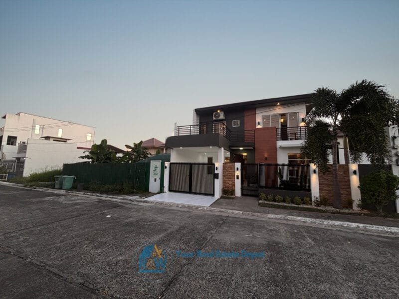 Pre-Owned Two-Storey House with Adjacent Lot for Sale in Angeles City | 4BR