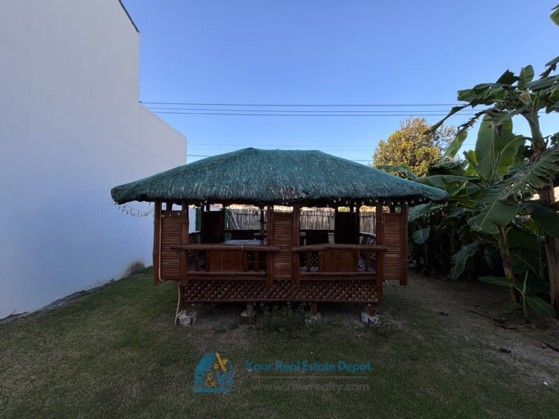 Pre-Owned Two-Storey House with Adjacent Lot for Sale in Angeles City | 4BR