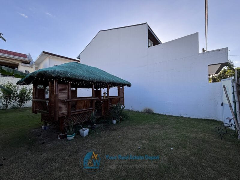 Pre-Owned Two-Storey House with Adjacent Lot for Sale in Angeles City | 4BR