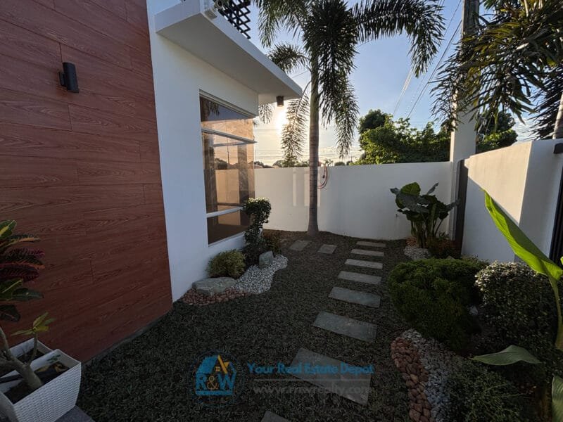 Pre-Owned Two-Storey House with Adjacent Lot for Sale in Angeles City | 4BR