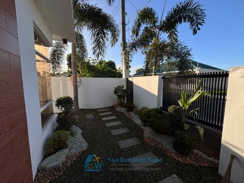 Pre-Owned Two-Storey House with Adjacent Lot for Sale in Angeles City | 4BR