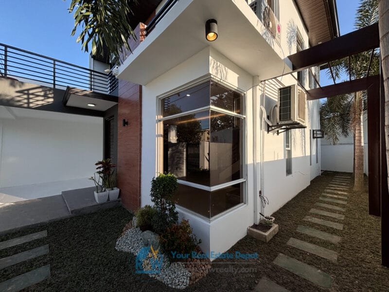 Pre-Owned Two-Storey House with Adjacent Lot for Sale in Angeles City | 4BR