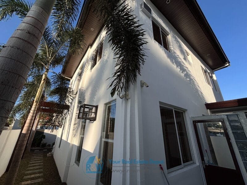 Pre-Owned Two-Storey House with Adjacent Lot for Sale in Angeles City | 4BR
