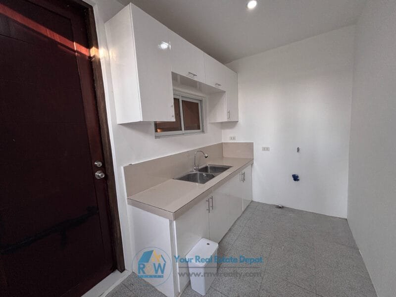 Pre-Owned Two-Storey House with Adjacent Lot for Sale in Angeles City | 4BR