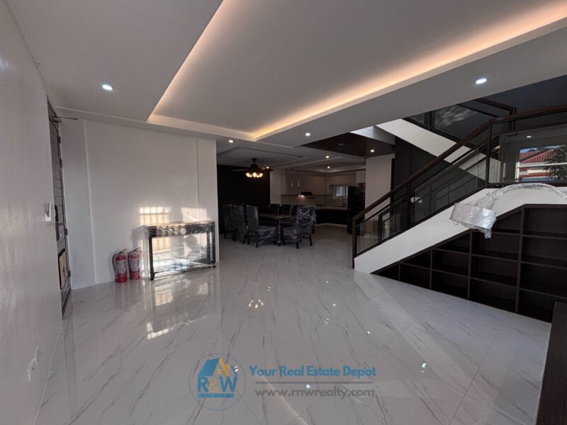 Pre-Owned Two-Storey House with Adjacent Lot for Sale in Angeles City | 4BR