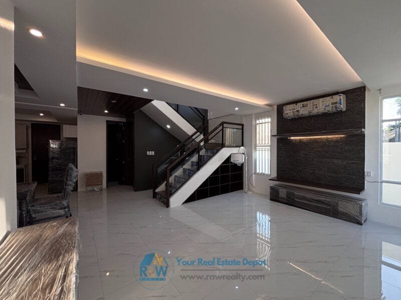 Pre-Owned Two-Storey House with Adjacent Lot for Sale in Angeles City | 4BR