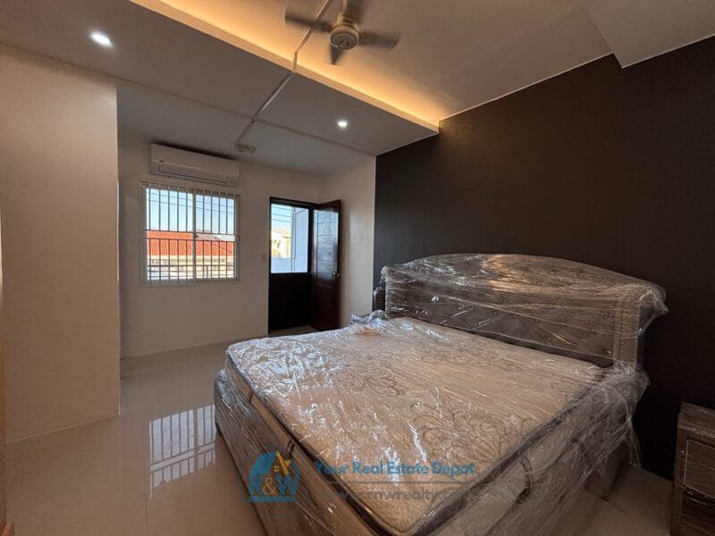 Pre-Owned Two-Storey House with Adjacent Lot for Sale in Angeles City | 4BR