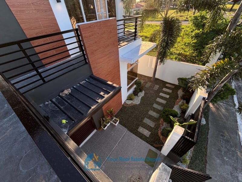 Pre-Owned Two-Storey House with Adjacent Lot for Sale in Angeles City | 4BR