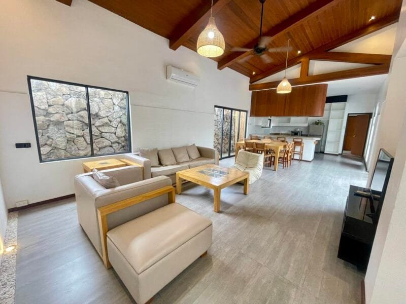 Luxurious Tropical Pool Villa for Rent Near Clark 4BR