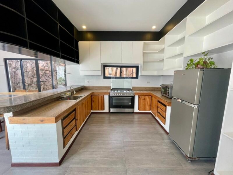 Luxurious Tropical Pool Villa for Rent Near Clark 4BR