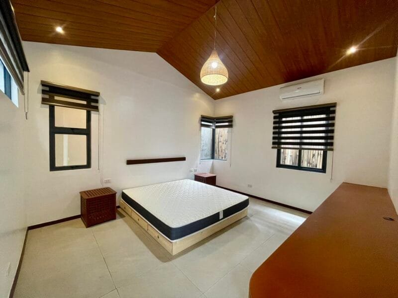 Luxurious Tropical Pool Villa for Rent Near Clark 4BR